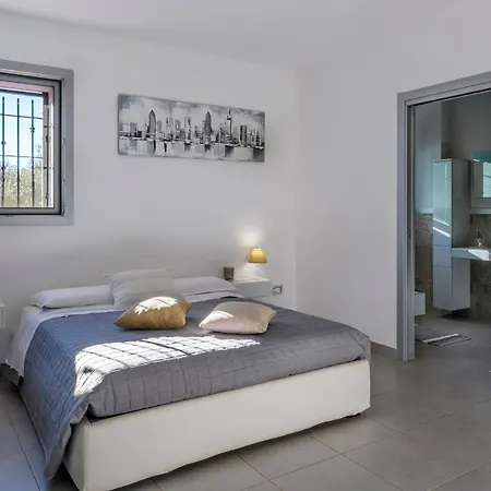 Villa Delle Ginestre 9&2, Emma *